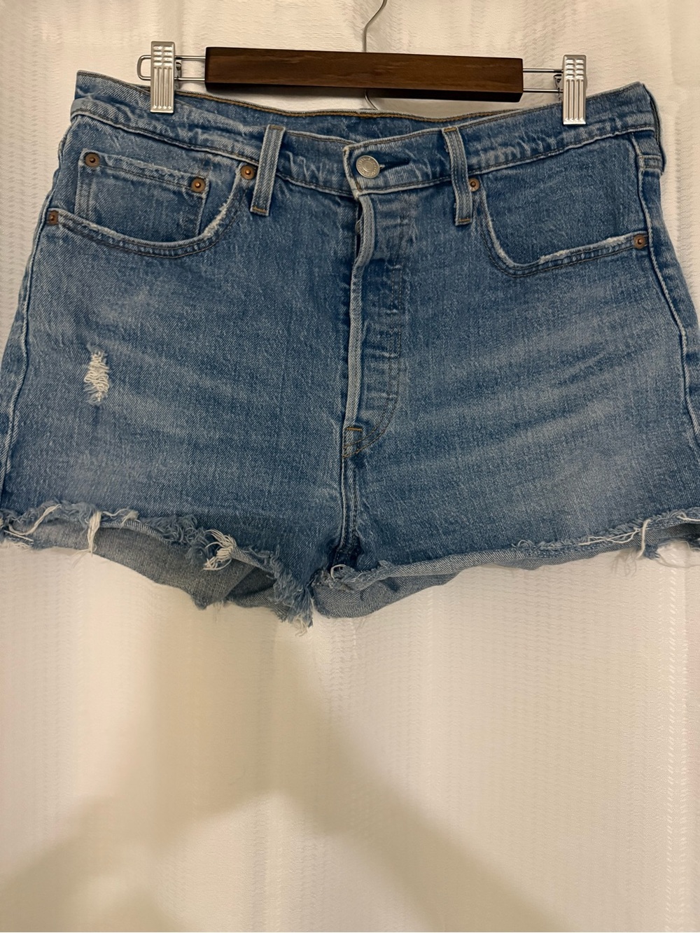 Levi's Vintage-Inspired Light Blue Denim Cutoff Shorts 501 size 32 women’s